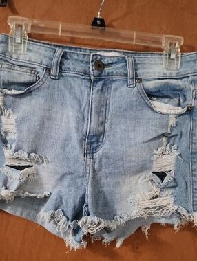 Lilac Sunset Light Blue Distressed Denim Shorts Size 3/4